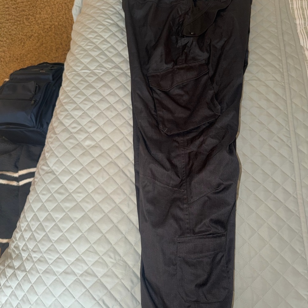 Rawik Black Snow / Ski Pants – Size Large